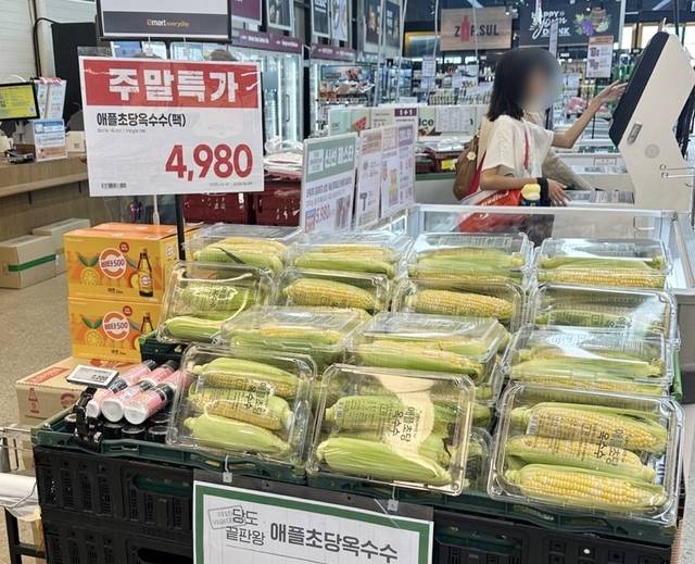 통합 ERP 시스템을 활용해 특가로 상품을 판매하고 있는 모습. 이마트 제공
