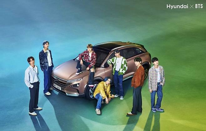 1세대 넥쏘와 BTS(방탄소년단) [사진출처=현대차]