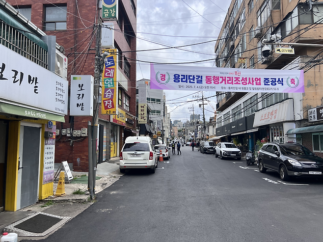 지난 2일 방문한 서울시 용산구 용리단길이 점심장사가 끝나자 거리가 한산하다. [박성렬 인턴기자]