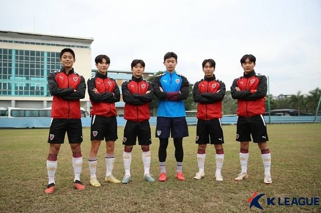 2024시즌 프로에 데뷔한 황서웅(사진 맨 오른쪽). 사진=한국프로축구연맹