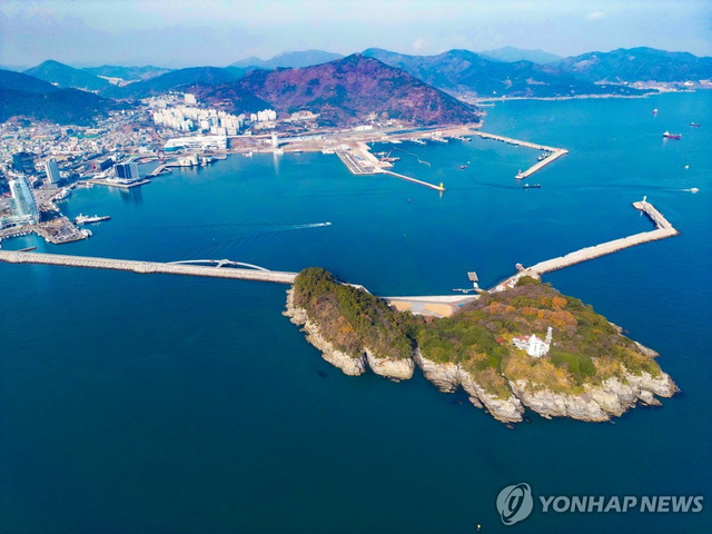 여수 오동도와 여수항. 연합뉴스