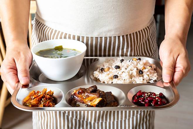 탄수화물 섭취를 극단적으로 줄이거나 불규칙적으로 섭취하면 뇌세포가 손상되고, 치매를 겪을 가능성이&nbsp;커진다. 클립아트코리아 제공