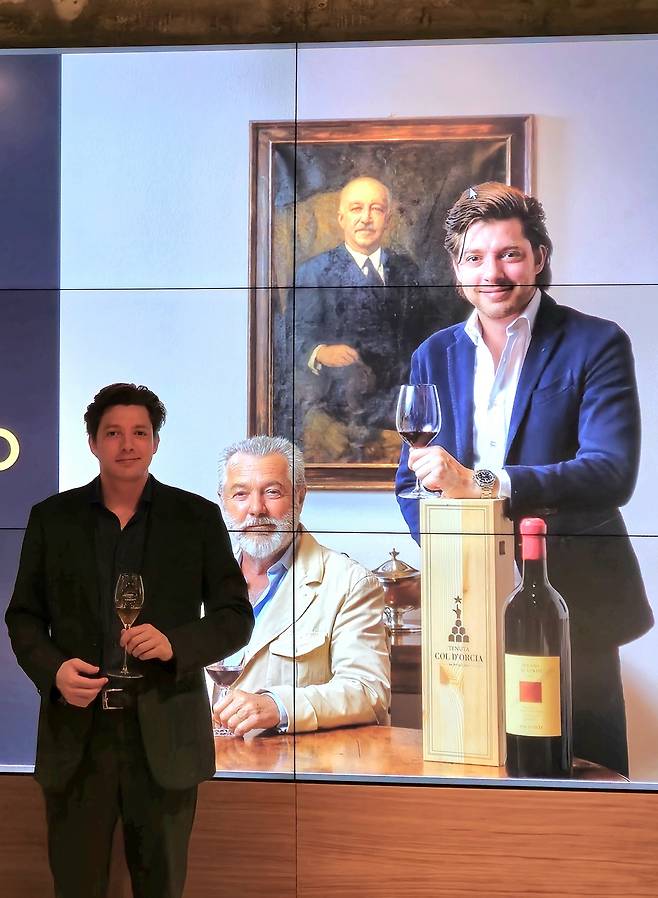 한국을 찾은 산티아고.