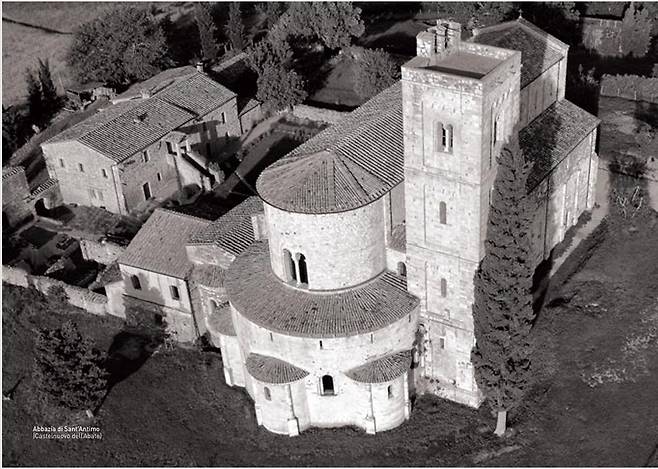 산탄티모 수도원. 브루넬로디몬탈치노협회