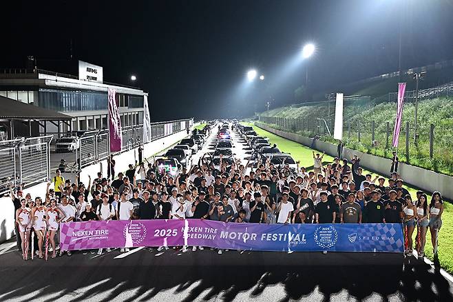 '나이트 레이스'로 펼쳐진 넥센타이어 스피드웨이 모터 페스티벌 2라운드. 사진: 김학수 기자
