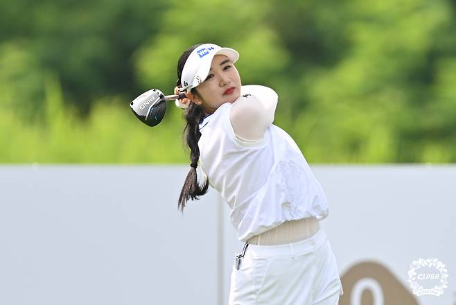 박혜준이 6일 인천 베어즈베스트 청라CC에서 열린 KLPGA 투어 롯데 오픈 최종라운드 1번홀에서 드라이버샷을 하고 있다. |KLPGA 제공