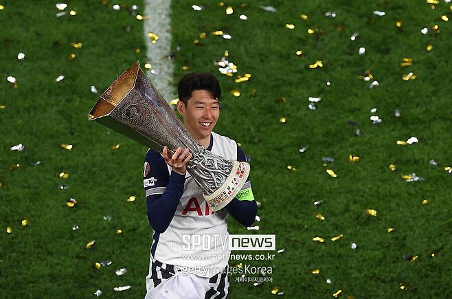 ▲ 2016-17시즌부터 두 자릿수 득점을 기록하며 비약적인 성장을 이룬 손흥민은 이번 시즌까지 9시즌 연속 동일한 퍼포먼스를 보여주고 있다. 2024-25시즌에도 손흥민은 프리미어리그 7골, 유럽축구연맹(UEFA) 유로파리그 3골, 리그컵 1골 등으로 총 11골을 넣었다.