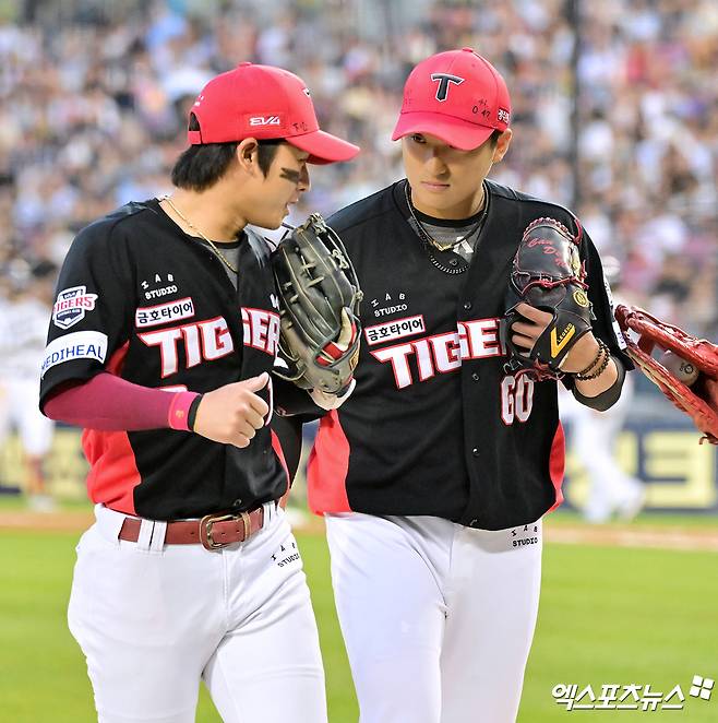 5일 오후 서울 송파구 잠실야구장에서 열린 '2025 신한 SOL Bank KBO리그' KIA 타이거즈와 두산 베어스의 경기, 4회말 수비를 마친 KIA 김도현이 더그아웃으로 향하고 있다. 엑스포츠뉴스 DB