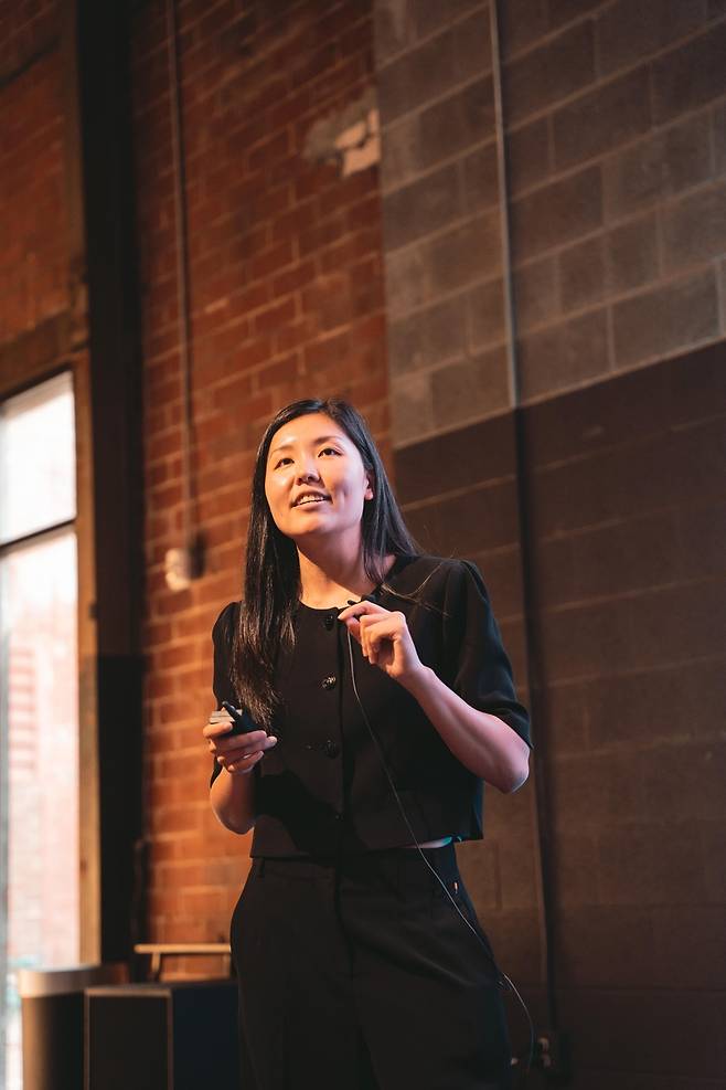 발표하는 정누리 박사 [정누리 박사 제공. 재판매 및 DB 금지]