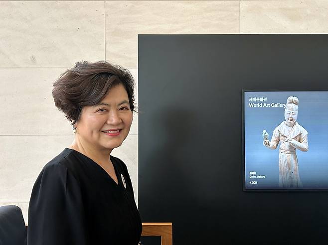 이현주 국립중앙박물관 홍보전문경력관     (서울=연합뉴스) 김예나 기자 = 이현주 국립중앙박물관 홍보전문경력관이 지난 4일 연합뉴스와 인터뷰한 뒤 기념 촬영을 하고 있다. 2025.7.6
    yes@yna.co.kr