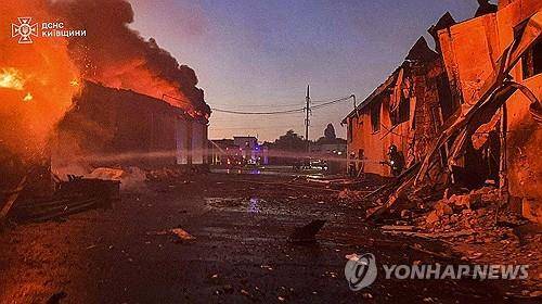 러시아 드론 공습받은 우크라이나 키이우 지역 [STATE EMERGENCY SERVICE 제공/EPA=연합뉴스]