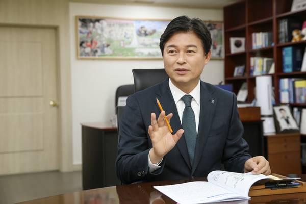 조용익 부천시장은 “시민이 체감할 수 있는 정책 성과를 반드시 이루겠다는 초심을 다시 한번 새기며 민선 8기 역점 과제를 흔들림 없이 추진하겠다”고 말했다. /부천시 제공