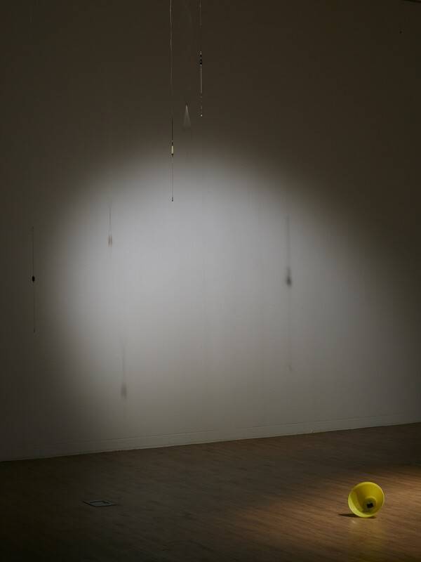 경남도립미술관 새 전시&nbsp;〈테라폴리스를 찾아서〉에서 볼 수 있는 2인 예술가 다이애나밴드 작품 '강물은 손을 잡고 흐른다'. 모든 존재가 얽혀 있는 상호 연결성을 조명한 작품. /경남도립미술관