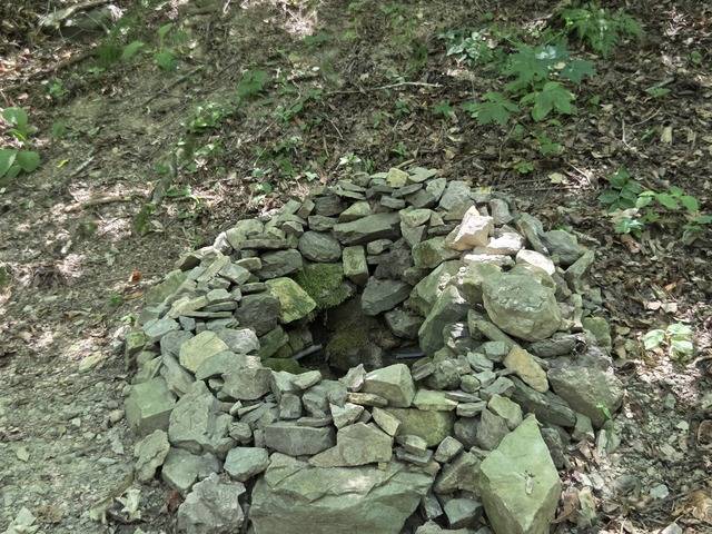 백제군사들이 숨어있었던 여근곡의 옥문지.