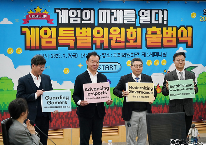 더불어민주당 게임특별위원회는 '플랜 G.A.M.E'으로 게임산업 진흥에 초점을 맞춘 정책제안을 전달했다.