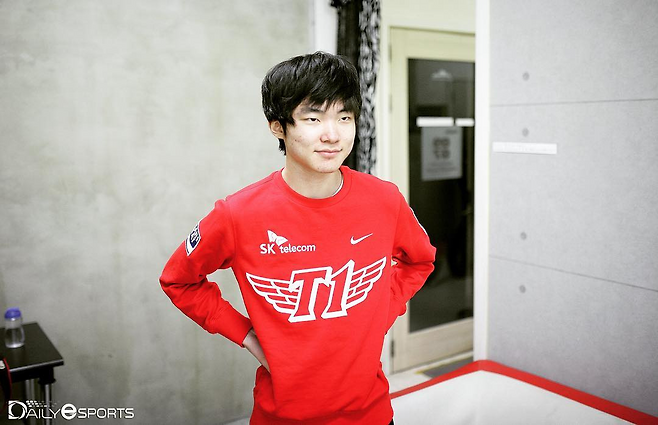 데뷔 시즌 앳된 모습의 '페이커' 이상혁.