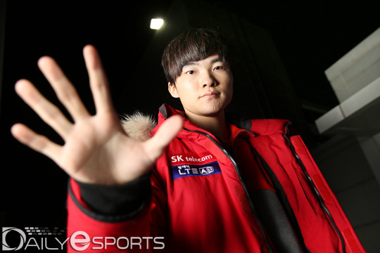 '페이커'의 생애 첫 펜타 킬 후 세리머니 모습.