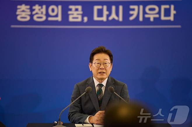 이재명 대통령이 4일 대전 유성구 대전컨벤션센터에서 열린 ‘충청에서 듣다, 충청 타운홀 미팅’에서 발언을 하고 있다. (대통령실 제공. 재판매 및 DB 금지) 2025.7.4/뉴스1 ⓒ News1 이재명 기자