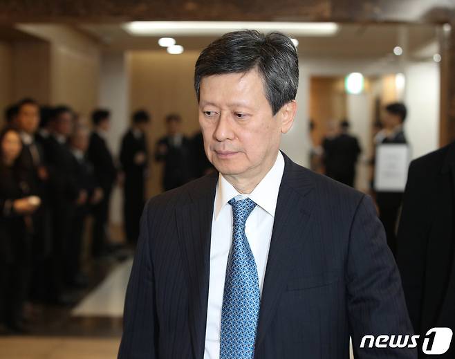 신동주 SDJ코퍼레이션 회장이 19일 오후 서울 송파구 서울아산병원에 마련된 고 신격호 롯데그룹 명예회장의 빈소를 나서고 있다. 2020.1.19/뉴스1 ⓒ News1 신웅수 기자