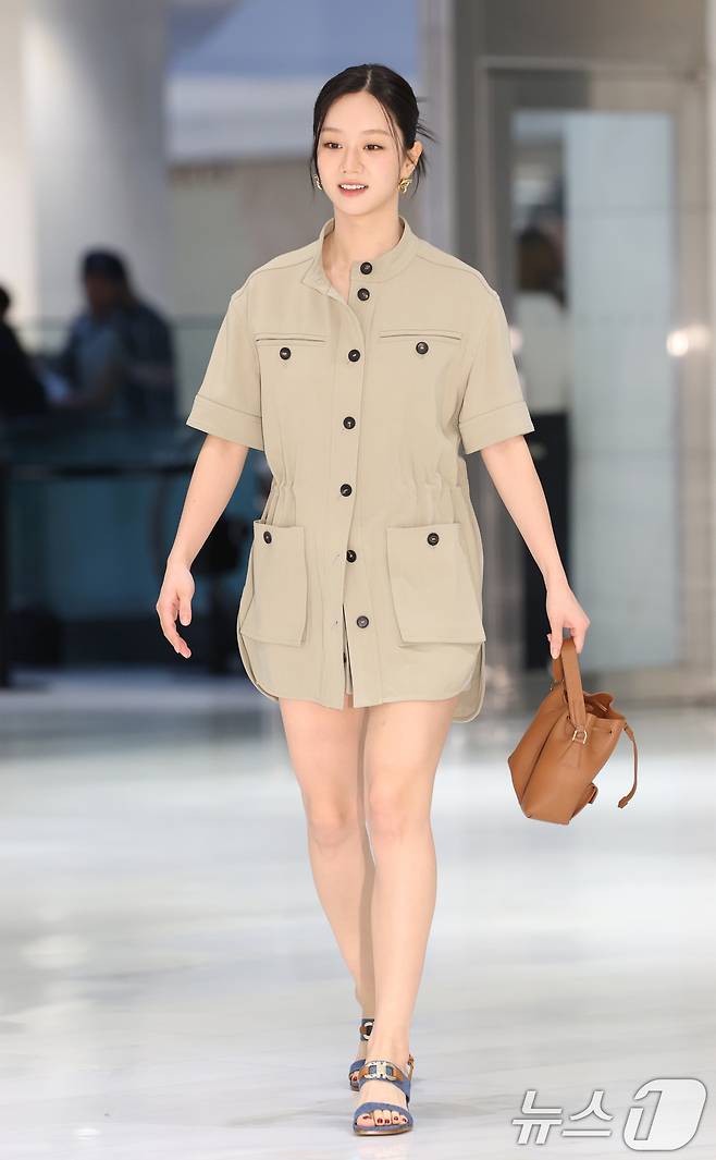 배우 혜리가 7일 오후 서울 영등포구 더현대 서울에서 열린 페라가모 부티크 오픈 기념 행사에 참석하고 있다. ⓒ News1 권현진 기자