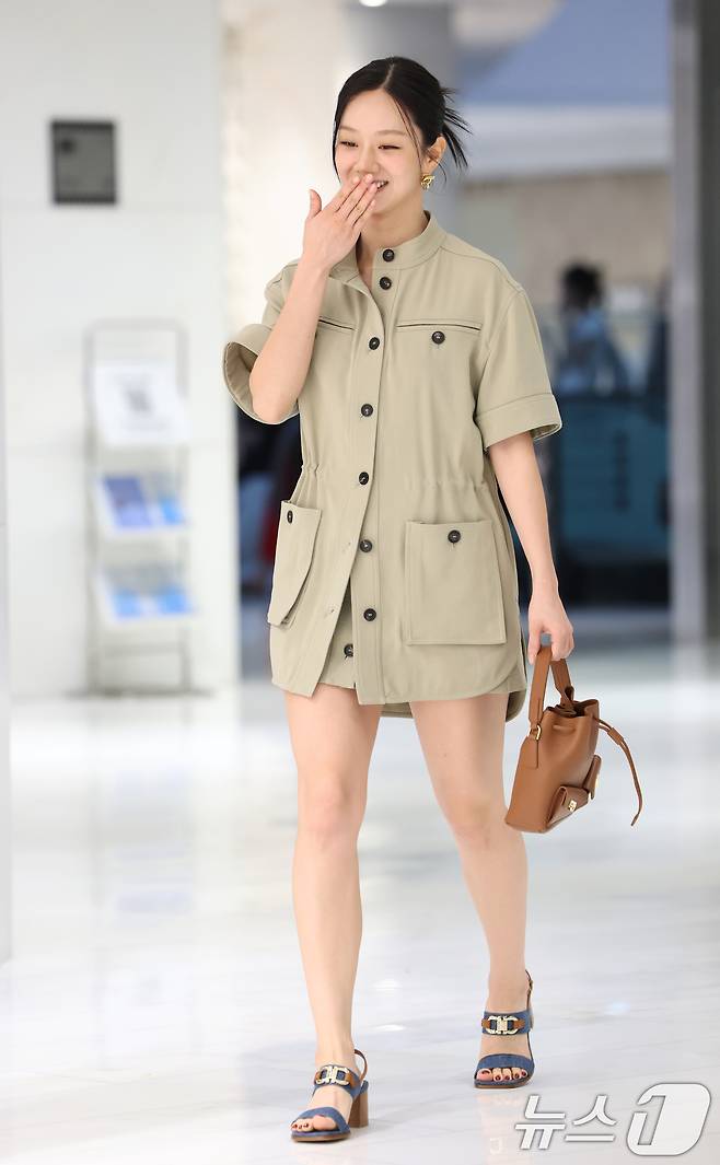 배우 혜리가 7일 오후 서울 영등포구 더현대 서울에서 열린 페라가모 부티크 오픈 기념 행사에 참석하고 있다. ⓒ News1 권현진 기자