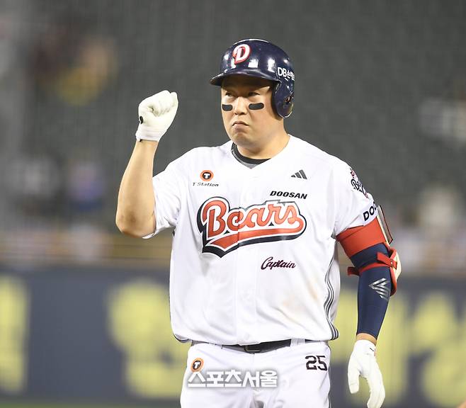 두산 양의지가 2일 잠실구장에서 열린 2025 KBO리그 삼성과 경기에서 안타를 때린 후 세리머니를 하고 있다. 잠실 | 최승섭기자 thunder@sportsseoul.com