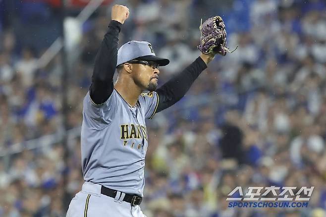 한신 외국인 투수 듀프란티어. 5일 요코하마전에서 9이닝 완봉승을 거뒀다. 사진캡처=한신 타이거즈 SNS