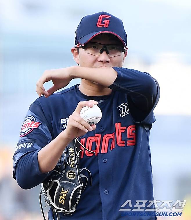 5일 광주 기아 챔피언스필드에서 열린 롯데-KIA전. 1회말 연속 홈런을 허용한 박세웅이 아쉬워하고 있다. 광주=정재근 기자 cjg@sportschosun.com/2025.7.5/