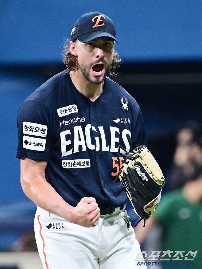 6일 서울 고척돔에서 열린 KBO리그 키움과 한화의 경기. 5회 2사 만루 위기를 넘기고 주먹을 쥐어보이는 한화 와이스. 고척=송정헌 기자songs@sportschosun.com/2025.07.06/