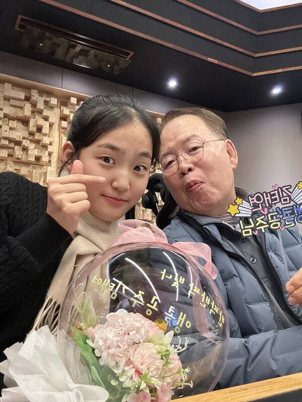 녹음 마치고 김태연과 함께 [사진제공=정경천]