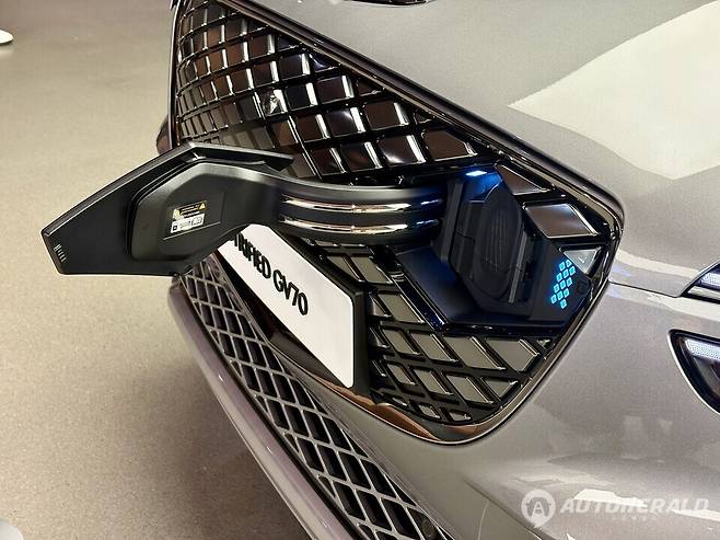 &nbsp;DCFC(급속충전)보다는 AC 레벨의 저속 또는 완속 충전으로 배터리 용량을 20~80% 범위내에서 유지하는 것이 배터리 효율성을 가장 길게 유지할 수 있는 것으로 조사됐다. (오토헤럴드 DB)