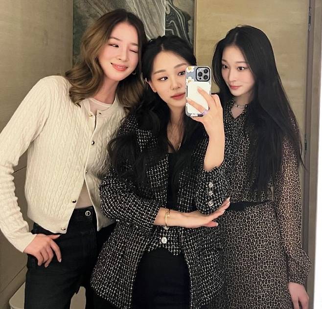 모델 아이린(왼쪽), DL그룹 오너일가 4세 이주영, 정유경 신세계 회장의 장녀이자 혼성 그룹 '올데이 프로젝트' 멤버인 애니(오른쪽)./인스타그램