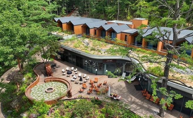 [노원구 참고사진03] 수락휴 본동 및 불멍존(낮)