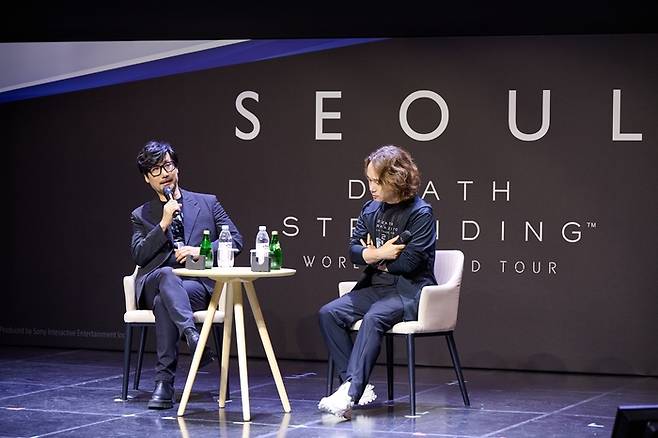 코지마 히데오 감독(왼쪽)과 신카와 요지 아트디렉터