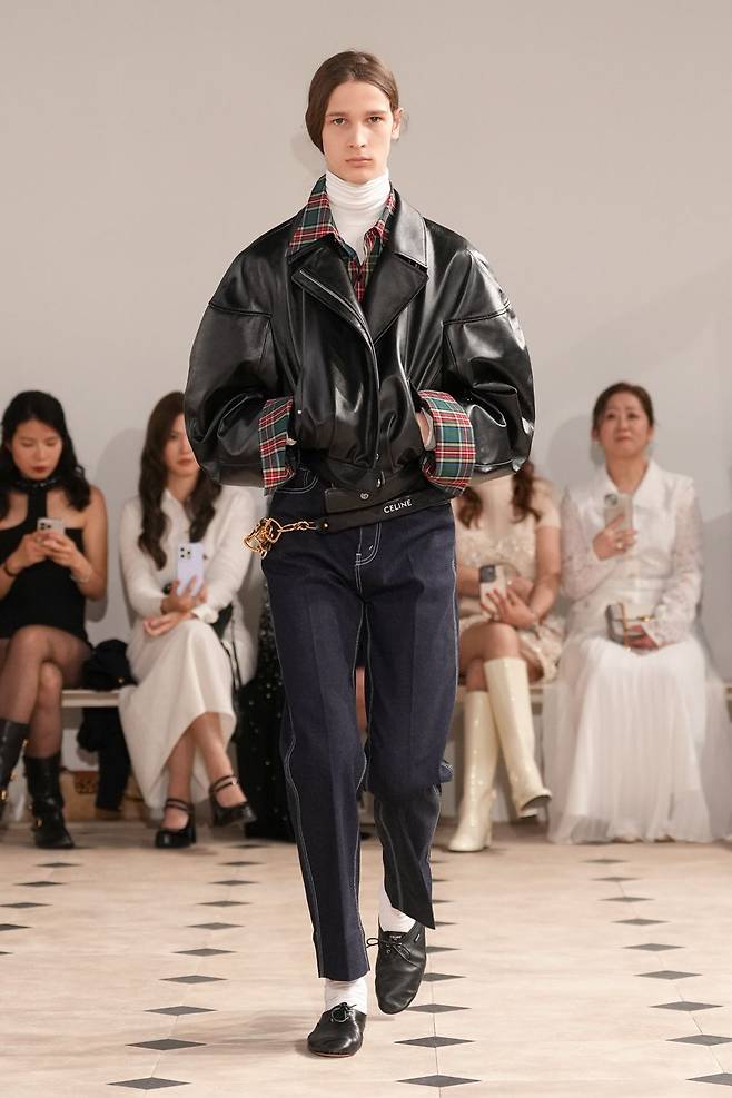 디자이너 교체 이후 첫 컬렉션 공개한 셀린느