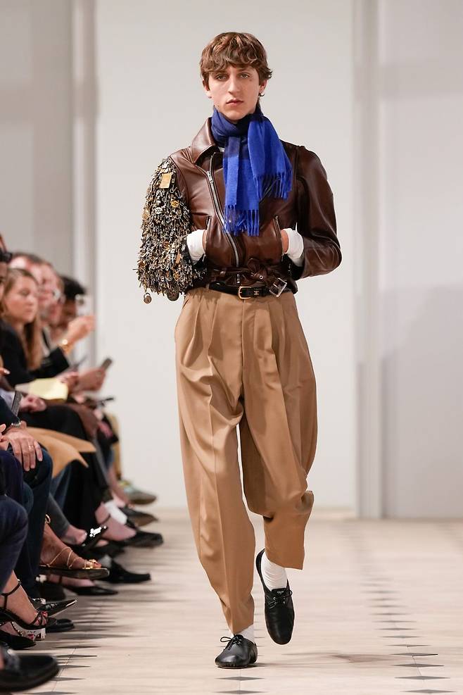 디자이너 교체 이후 첫 컬렉션 공개한 셀린느