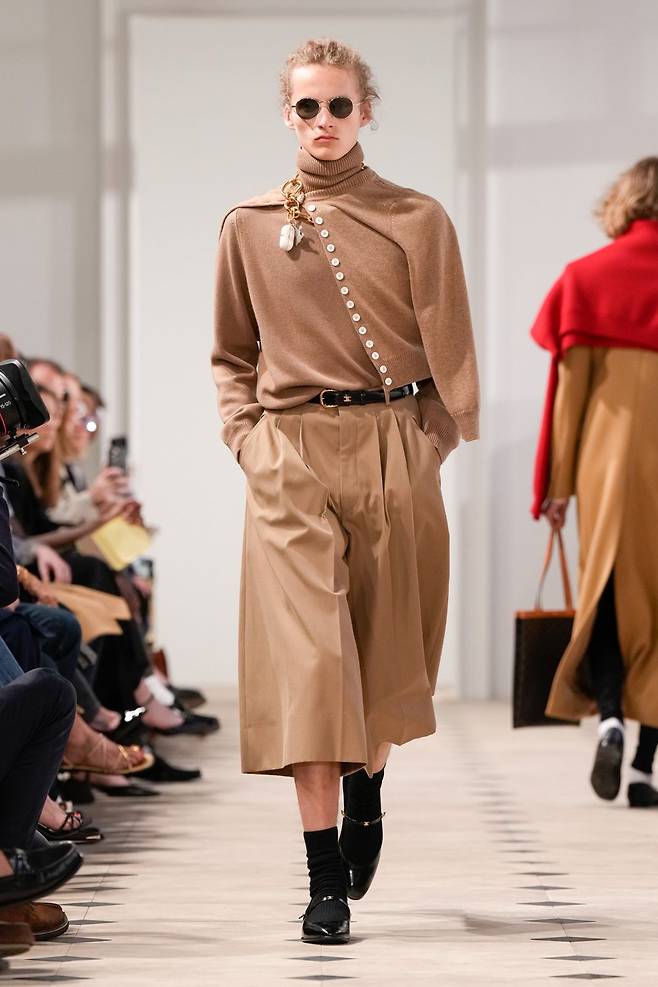 디자이너 교체 이후 첫 컬렉션 공개한 셀린느