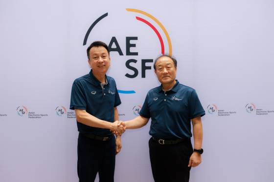 산티 로통 신임 아시아이스포츠연맹(AESF) 회장(좌)과 한국이스포츠협회 김영만 회장