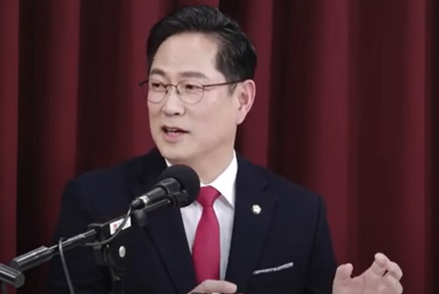 박수영 국민의힘 의원이 4월 14일 TV조선 유튜브 '뉴스트라다무스'에 나와 한덕수 당시 대통령 권한대행 국무총리의 대선 후보 경쟁력에 대해 발언하고 있다. 유튜브 '뉴스트라다무스' 채널 캡처