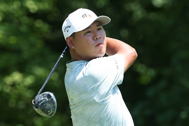 <yonhap photo-1124=""> SILVIS, ILLINOIS - JULY 04: Si Woo Kim of South Korea plays his shot from the second tee during the second round of the John Deere Classic 2025 at TPC Deere Run on July 04, 2025 in Silvis, Illinois. David Berding/Getty Images/AFP (Photo by David Berding / GETTY IMAGES NORTH AMERICA / Getty Images via AFP)/2025-07-05 05:50:44/ <저작권자 ⓒ 1980-2025 ㈜연합뉴스. 무단 전재 재배포 금지, AI 학습 및 활용 금지></yonhap>