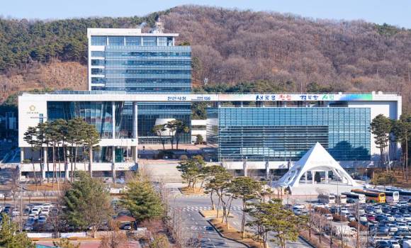 곽원태 충남 천안시 서북구청장이 중국 휴가 중 돌연 사망했다. 사진은 천안시청 전경. [사진=천안시]