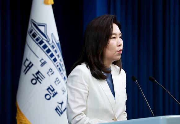 강유정 대통령실 대변인이 7일 서울 용산 대통령실 청사에서 청년담당관 신설 등 현안 브리핑을 하고 있다. 2025.7.7 [사진=연합뉴스]