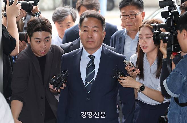 김계환 전 해병대사령관이 7일 서울 서초구 순직해병 특검 사무실로 들어가고 있다. 김 전 사령관은 2023년 7월 채상병 사망사건을 수사한 당시 박정훈 해병대 수사단장(대령)에게 외압을 가한 의혹을 받는다. 정효진 기자