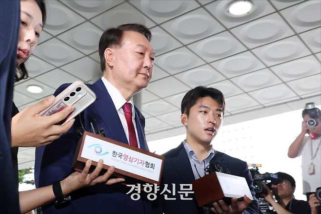 윤석열 전 대통령이 지난 5일 서울 서초구 서울고검에 마련된 내란특검 사무실로 2차 조사를 받기위해 출석하고 있다. 문재원 기자