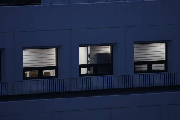 윤석열 전 대통령 부인 김건희 여사를 둘러싼 각종 의혹을 수사하는 민중기 특별검사팀이 지난 3일 서울 종로구 삼부토건이 입주한 빌딩에서 압수수색을 진행하고 있다. 연합뉴스