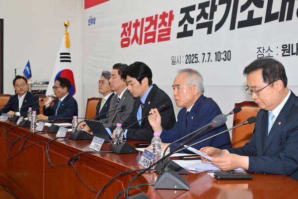 더불어민주당 ‘검찰 조작 기소 대응 TF’ 발대식이 7일 국회에서 열리고 있다.  김정록 기자