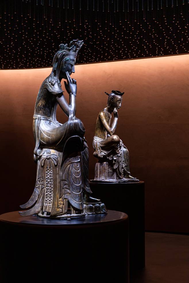 "Pensive Bodhisattava" at the Room of Quiet Contemplation [JOONGANG ILBO]