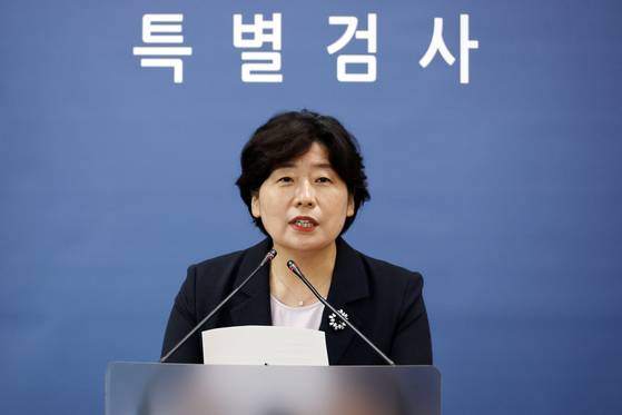 Assistant special prosecutor Park Ji-young briefs reporters on July 2 at the Supreme Prosecutors' Office in southern Seoul. [YONHAP]