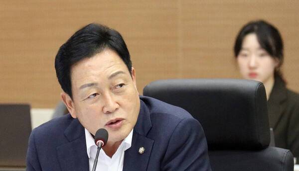 국회 농림축산식품해양수산위원회 소속 국민의힘 김선교 의원이 지난해 10월 16일 정부대전청사 대회의실에서 열린 산림청 국정감사에서 질의하고 있다. 연합뉴스