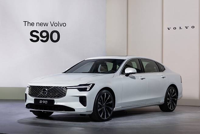 볼보 2026년형 S90.